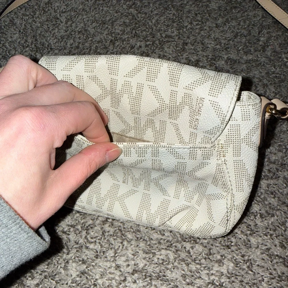 Michael Kors EUC White and Gold Crossbody Bag